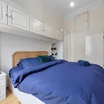 Flat In Baker Street